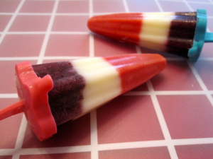Homemade Bomb Pops from Healthnut Foodie